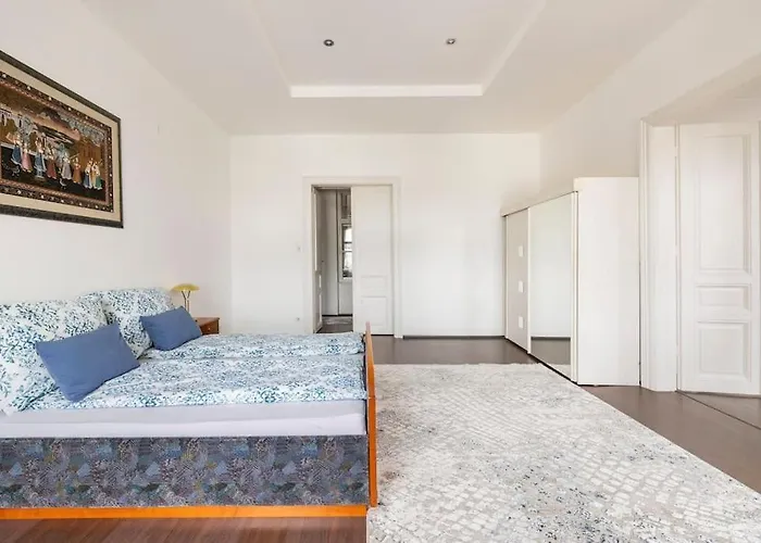 Charming Spacious Apartment